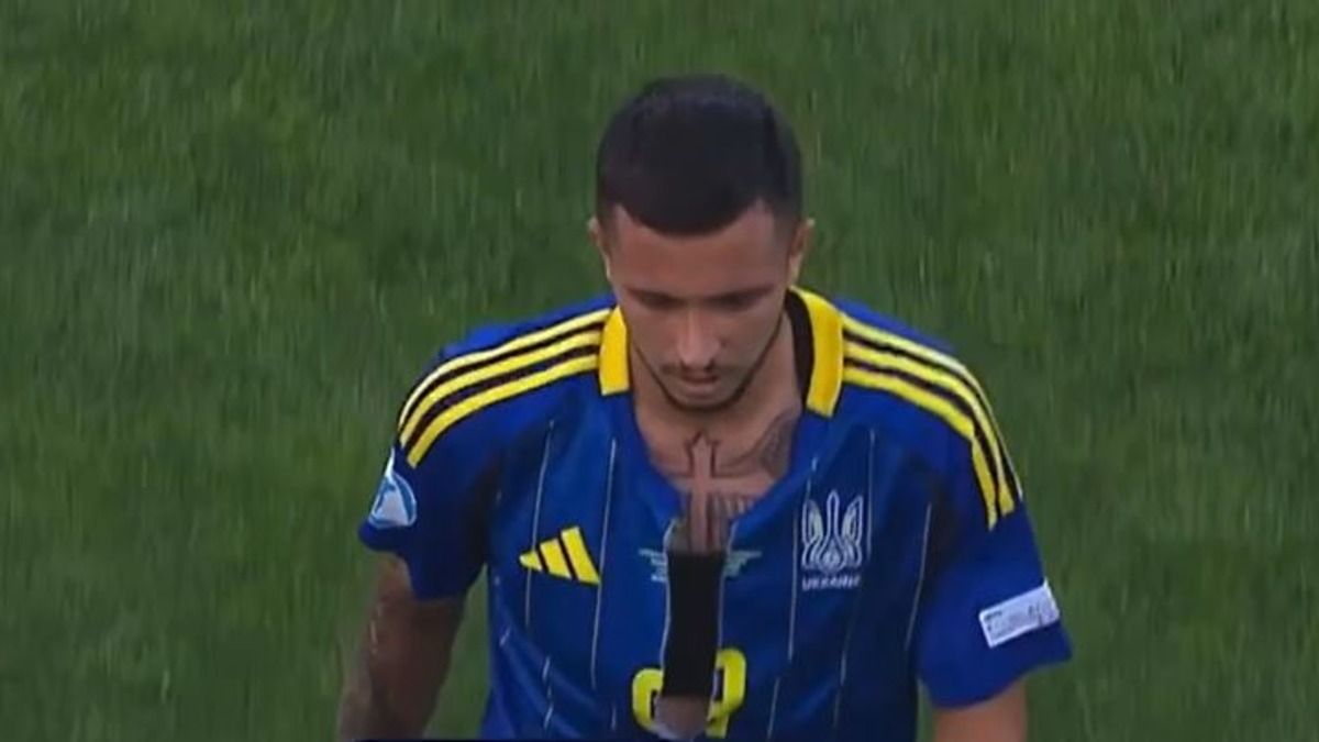 Финляндия - Украина - Назар Волошин с разорванной футболкой на Евро-2025 Финляндия - Украина - Назар Волошин с разорванной футболкой на Евро-2025