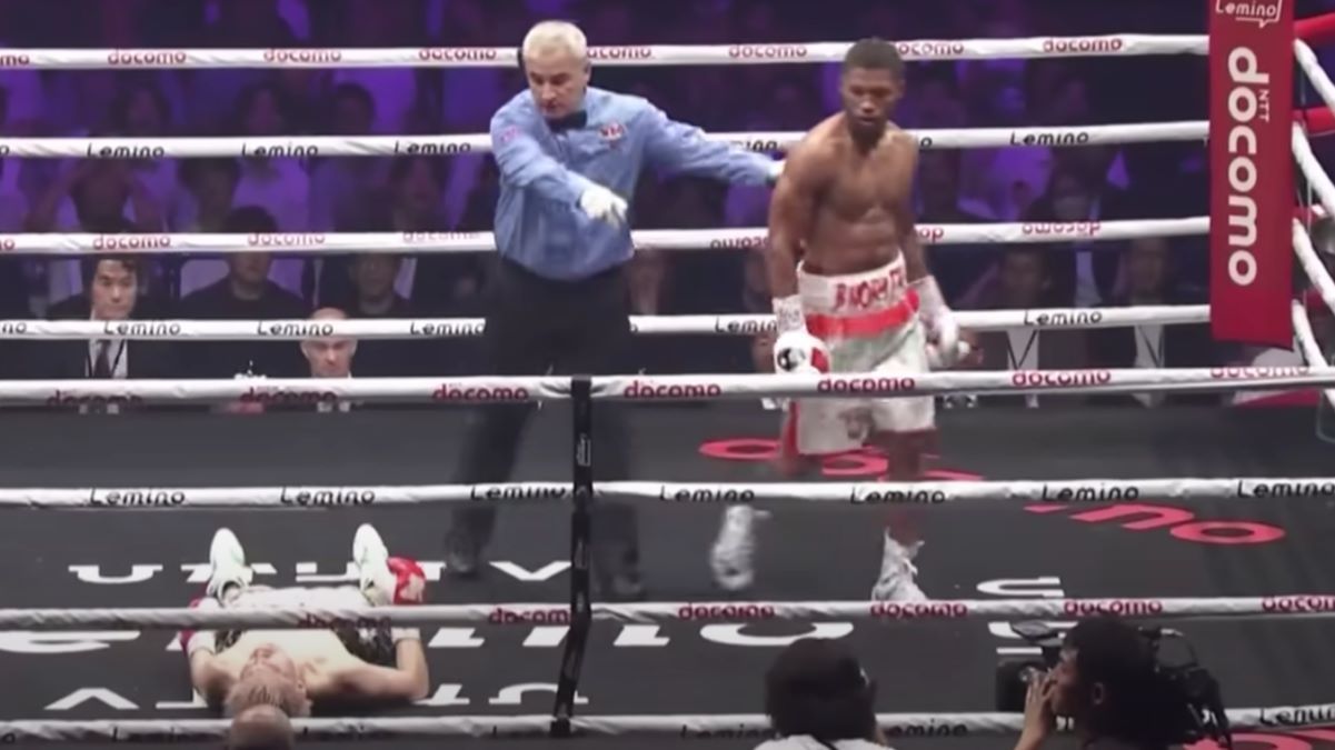 Норман нокаутував Сасакі Норман нокаутував Сасакі