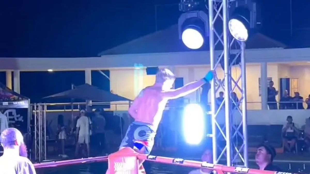 Російського бійця ММА Івана Паршикова вдарило струмом - дивіться відео Російського бійця ММА Івана Паршикова вдарило струмом - дивіться відео