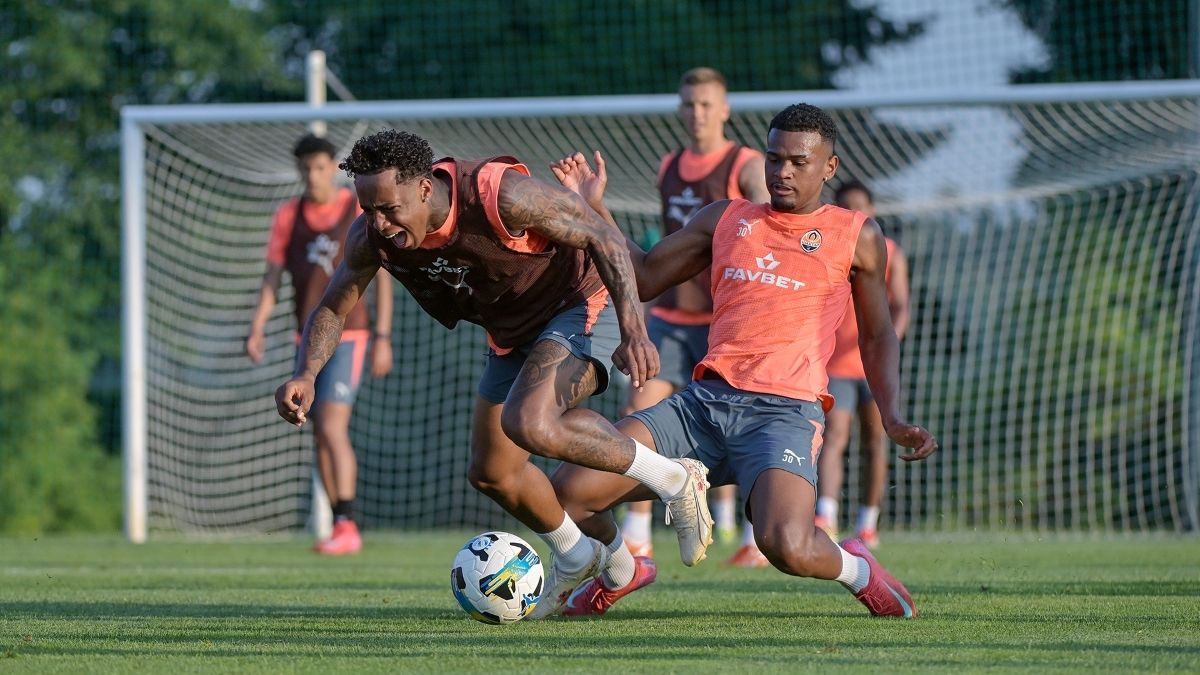 Шахтер готовится к сезону - как тренируется донецкий клуб во главе с Тураном, видео Шахтер готовится к сезону - как тренируется донецкий клуб во главе с Тураном, видео