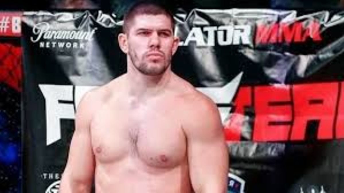 Валентин Молдавський вдарив у пах суперника на турнірі ММА - відео Валентин Молдавський вдарив у пах суперника на турнірі ММА - відео