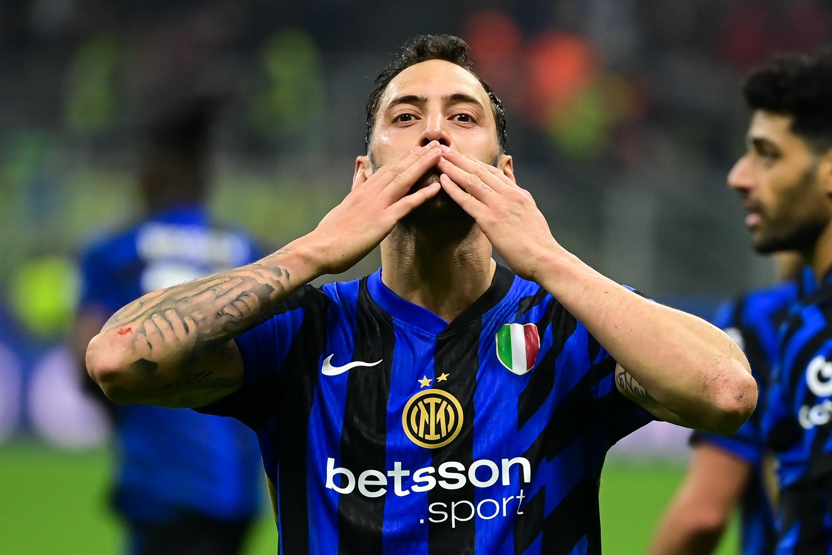 Хакана Чалханоглу обвинили в нежелании играть за Интер Хакана Чалханоглу обвинили в нежелании играть за Интер