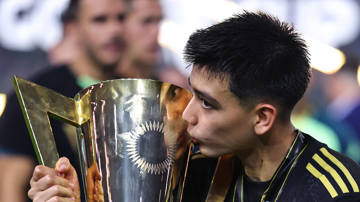 Хильберто Мора превзошел рекорд Ямаля и Пеле - что известно о футболисте Хильберто Мора превзошел рекорд Ямаля и Пеле - что известно о футболисте