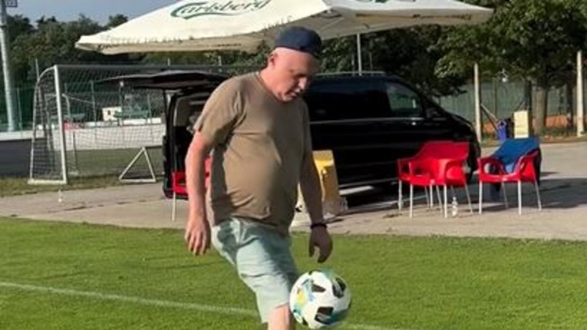 Ігор Суркіс жонглює м'ячем - відео з майстер-класом президента Динамо Ігор Суркіс жонглює м'ячем - відео з майстер-класом президента Динамо