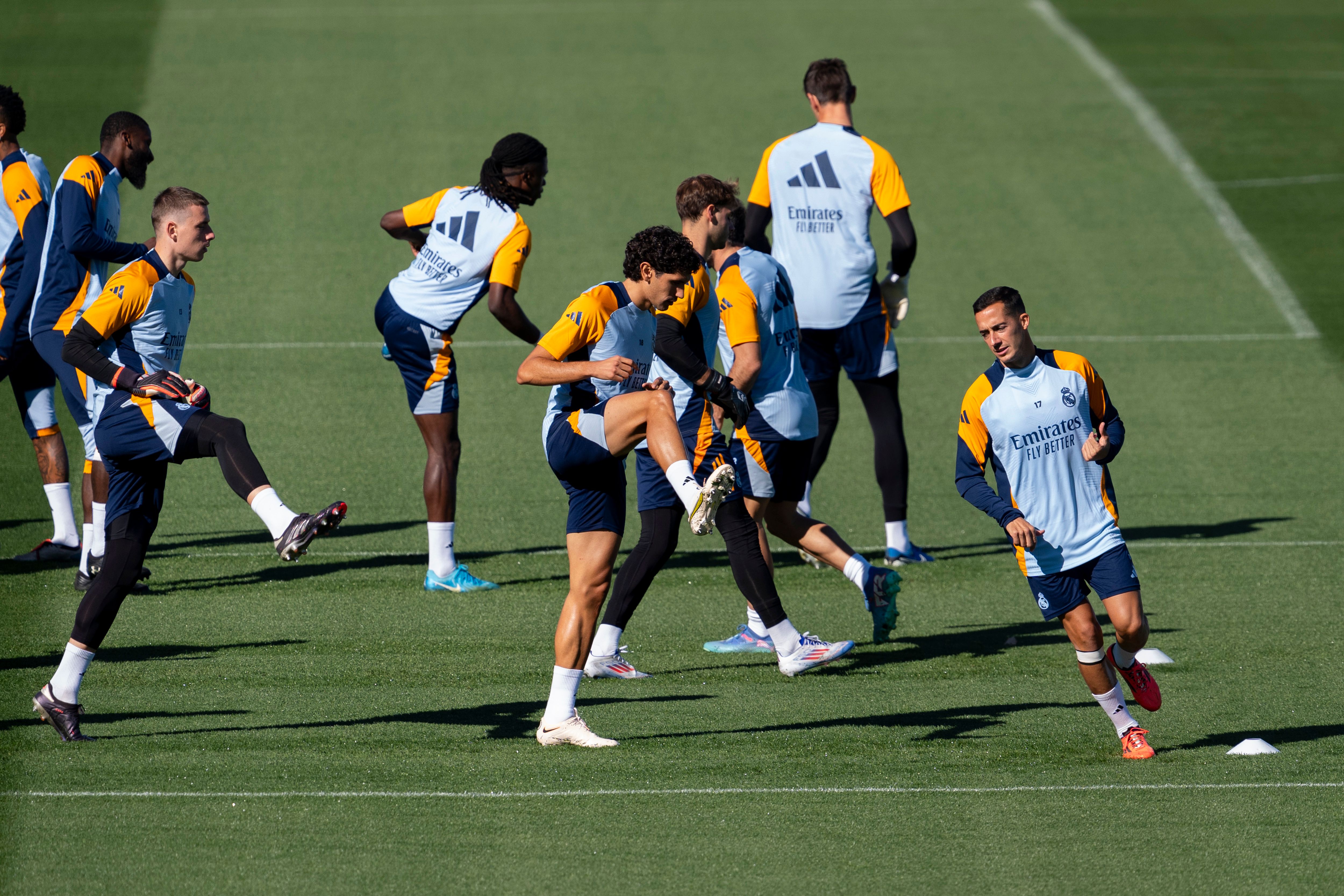 Лунін у Реалі - футболіст взяв участь у опитуванні на тренуванні команди, відео Лунін у Реалі - футболіст взяв участь у опитуванні на тренуванні команди, відео