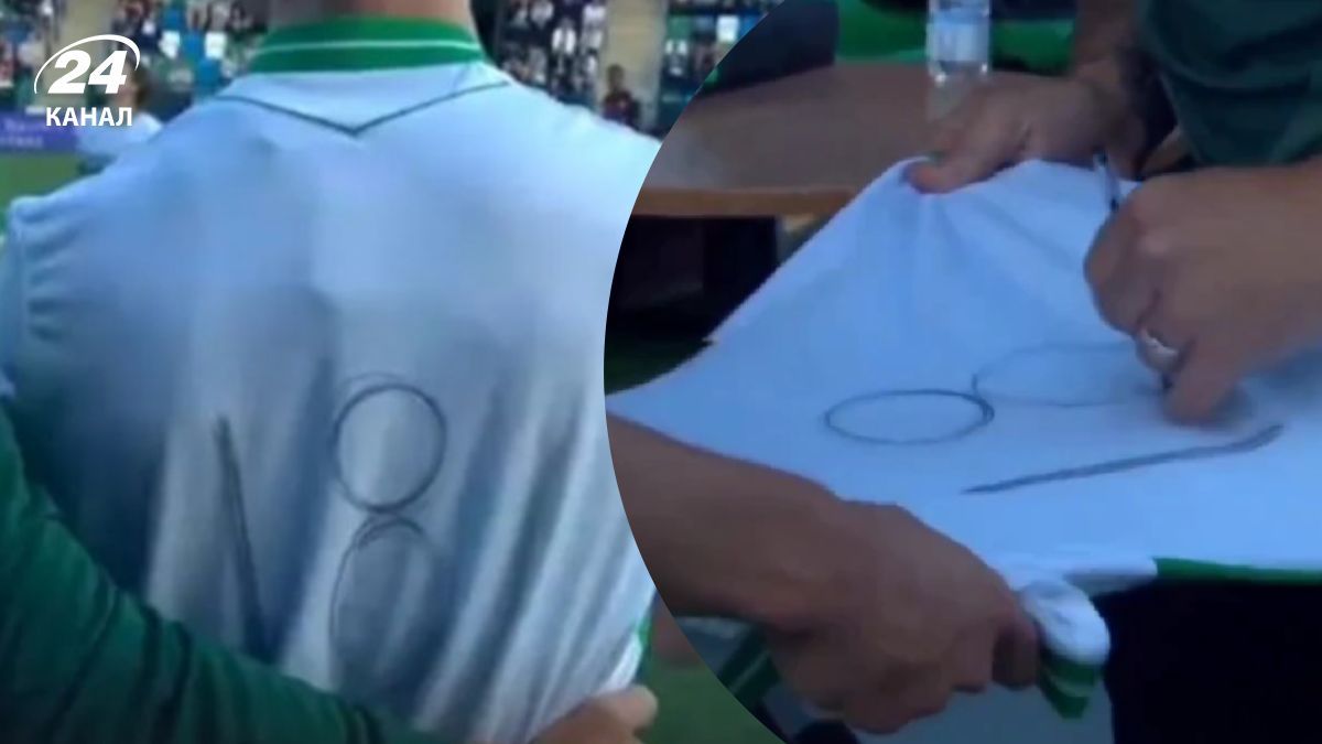 Футболіст у ЛЧ зіграв з намальованим номером на формі Футболіст у ЛЧ зіграв з намальованим номером на формі