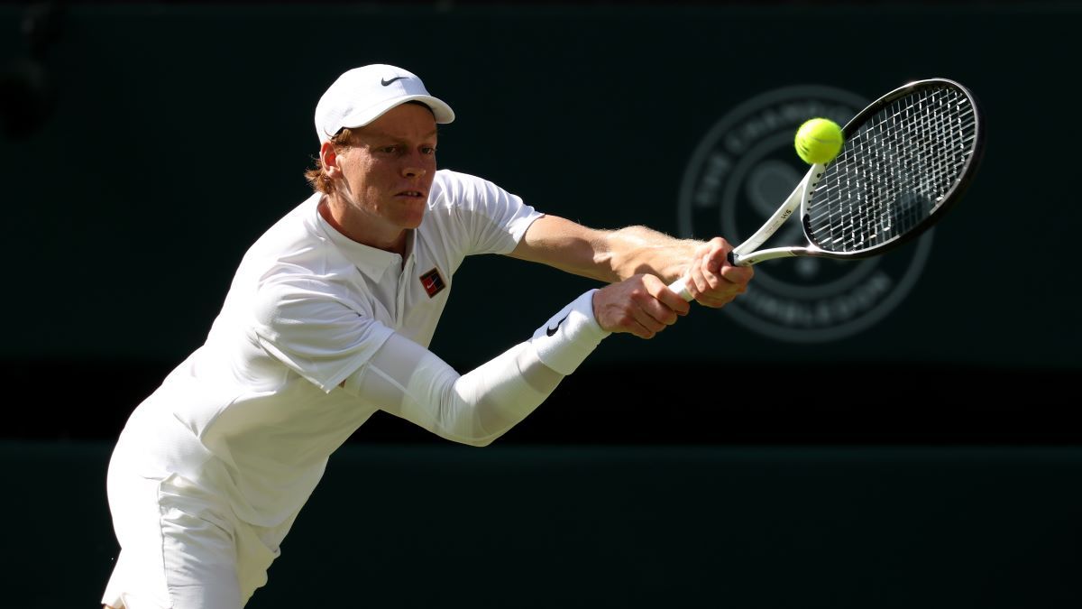 У Сіннера ледь не влучив корок від шампанського У Сіннера ледь не влучив корок від шампанського