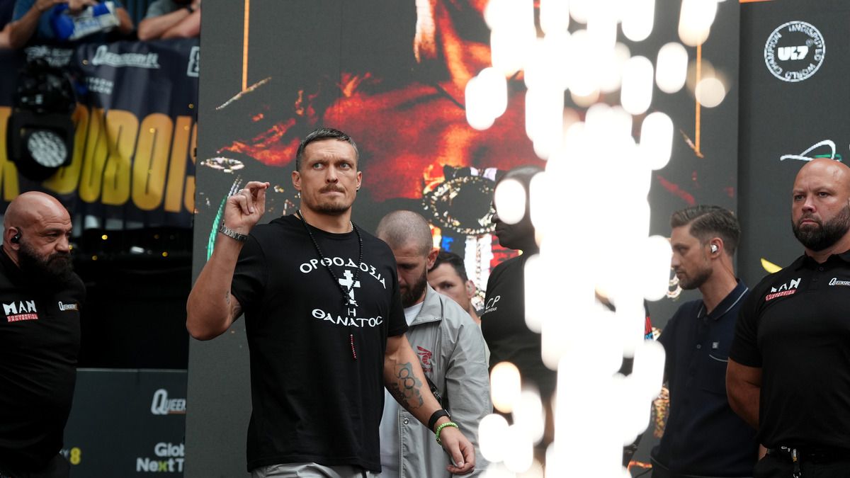 Усик Дюбуа 2 - відео як вболівальники освистали на зважуванні Усик Дюбуа 2 - відео як вболівальники освистали на зважуванні