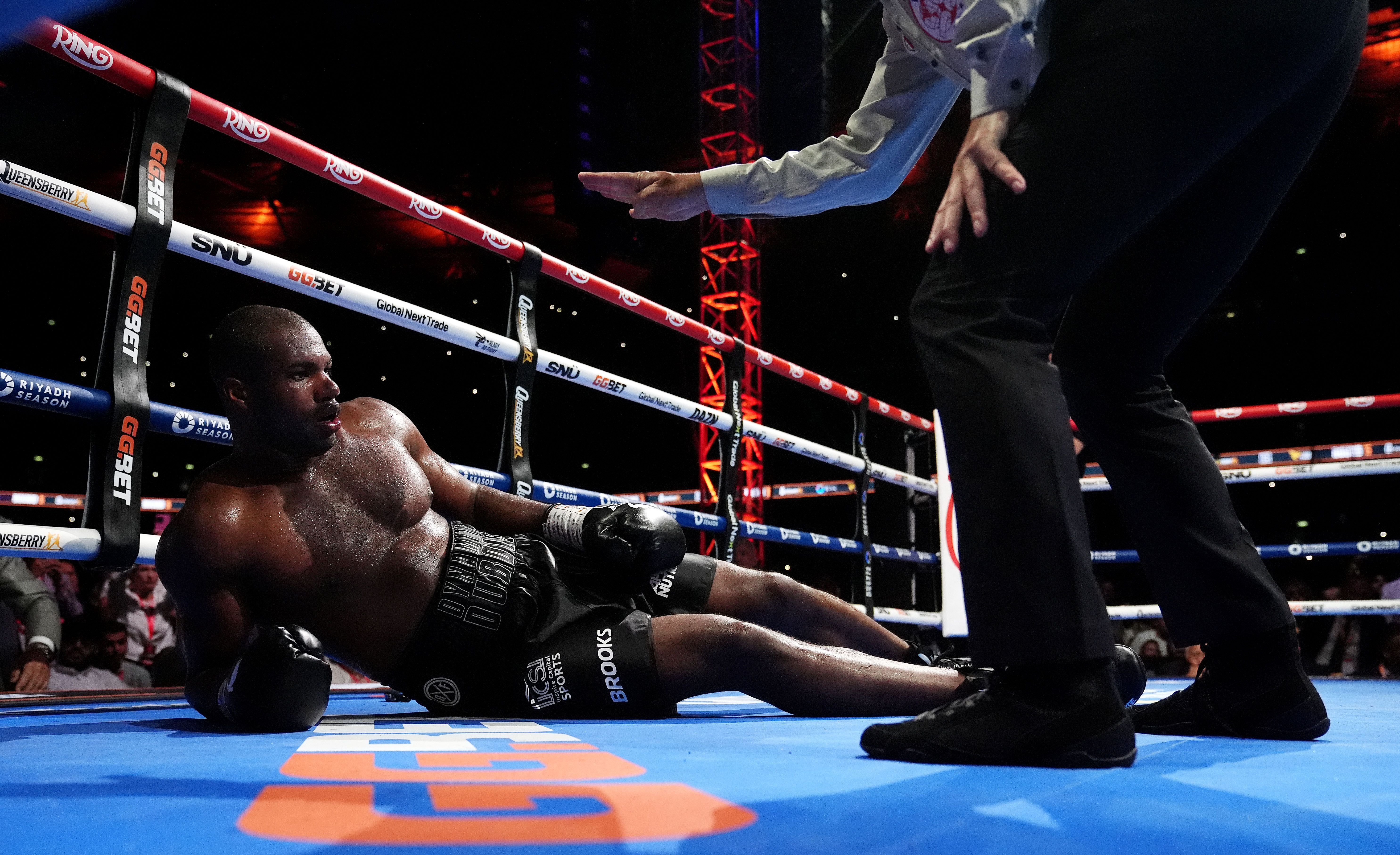 Усик победил Дюбуа - как отреагировала команда британского боксера на нокаут, видео