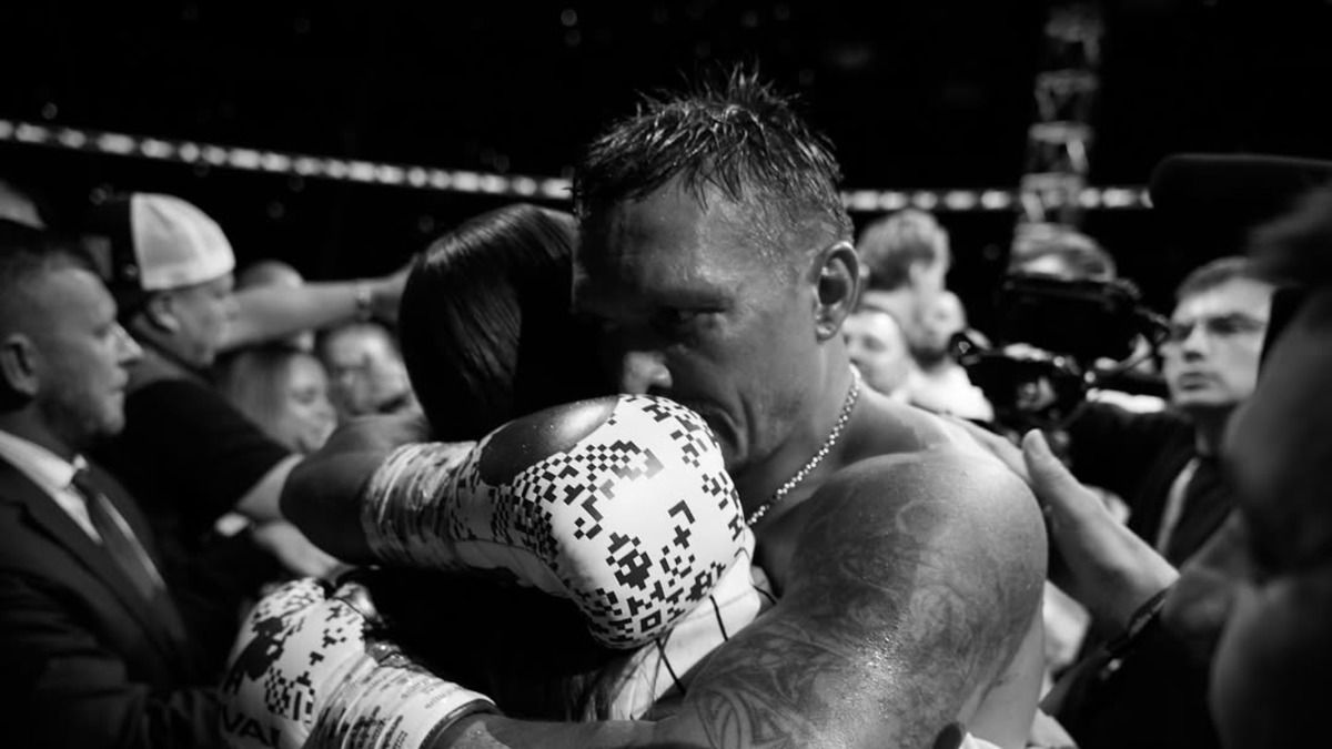 Усик - Дюбуа 2 - відео як Катерина Усик обійняла чоловіка після перемоги Усик - Дюбуа 2 - відео як Катерина Усик обійняла чоловіка після перемоги