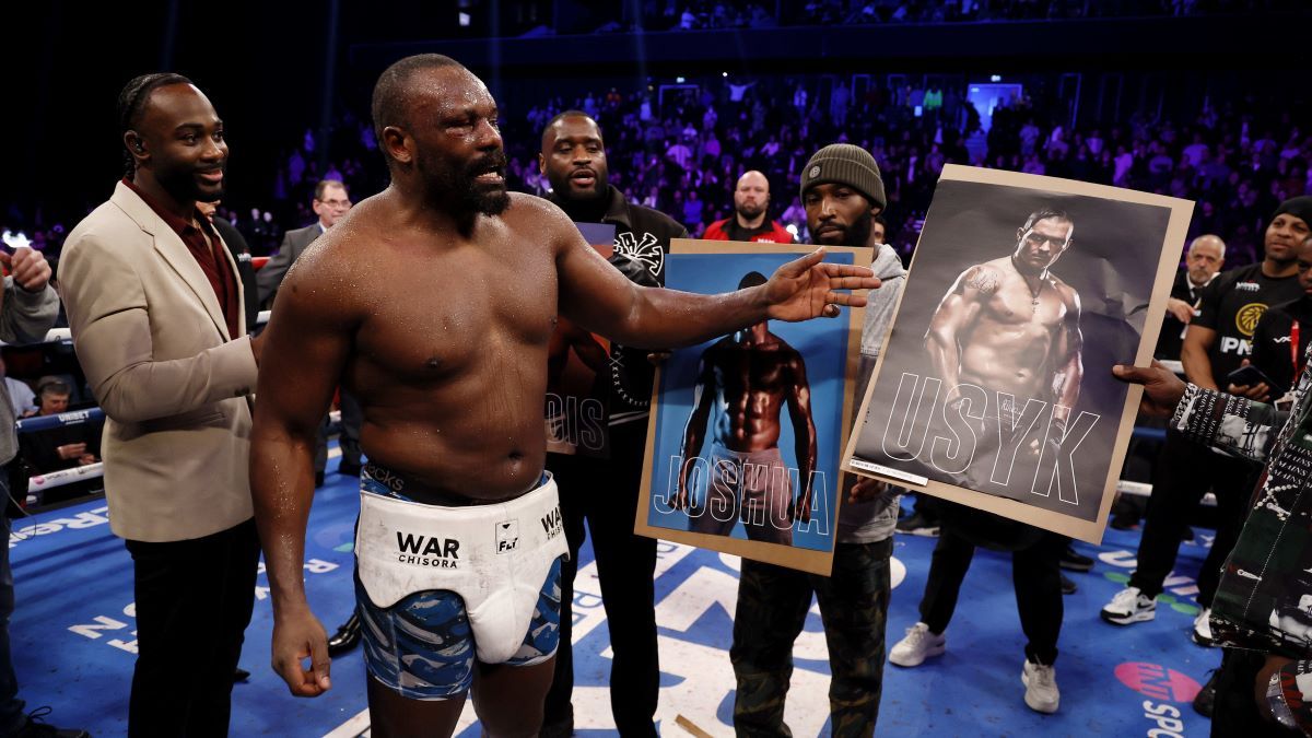 Тренер Дюбуа набросился на Чисору после поражения от Усика