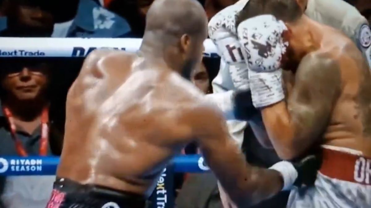 Як Усик відреагував на брудний удар Дюбуа Як Усик відреагував на брудний удар Дюбуа