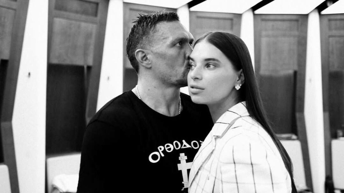 Усик - Дюбуа 2 - відео як Катерина Усик вболівала за свого чоловіка на стадіоні Усик - Дюбуа 2 - відео як Катерина Усик вболівала за свого чоловіка на стадіоні