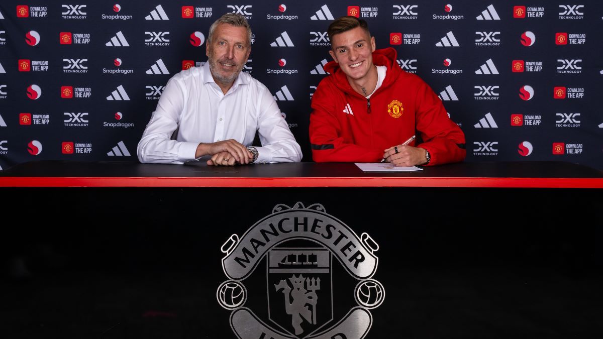 Шешко став гравцем Манчестер Юнайтед Шешко став гравцем Манчестер Юнайтед