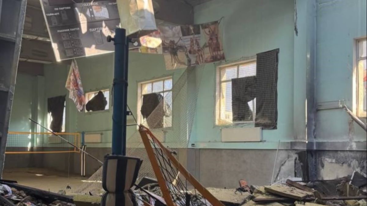 Росіяни зруйнували спортзал СумДУ Росіяни зруйнували спортзал СумДУ