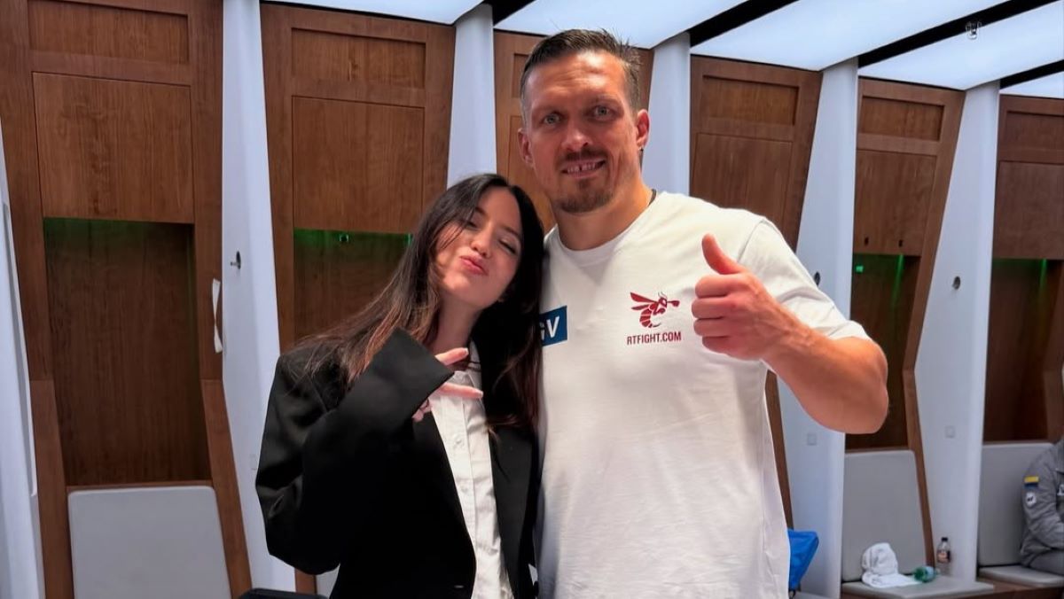 Усик запалив танцем під виступ Дорофєєвої Усик запалив танцем під виступ Дорофєєвої