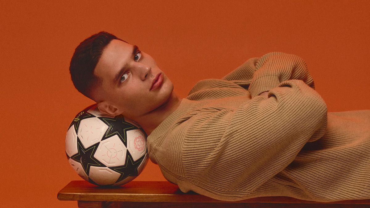 Як Судаков навчив бити по мʼячу Марину Бех-Романчук Як Судаков навчив бити по мʼячу Марину Бех-Романчук