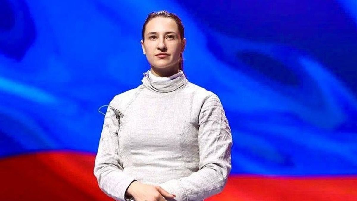 Росіянка Єгорян у футболці з Путіним - відео з шаблісткою Росіянка Єгорян у футболці з Путіним - відео з шаблісткою