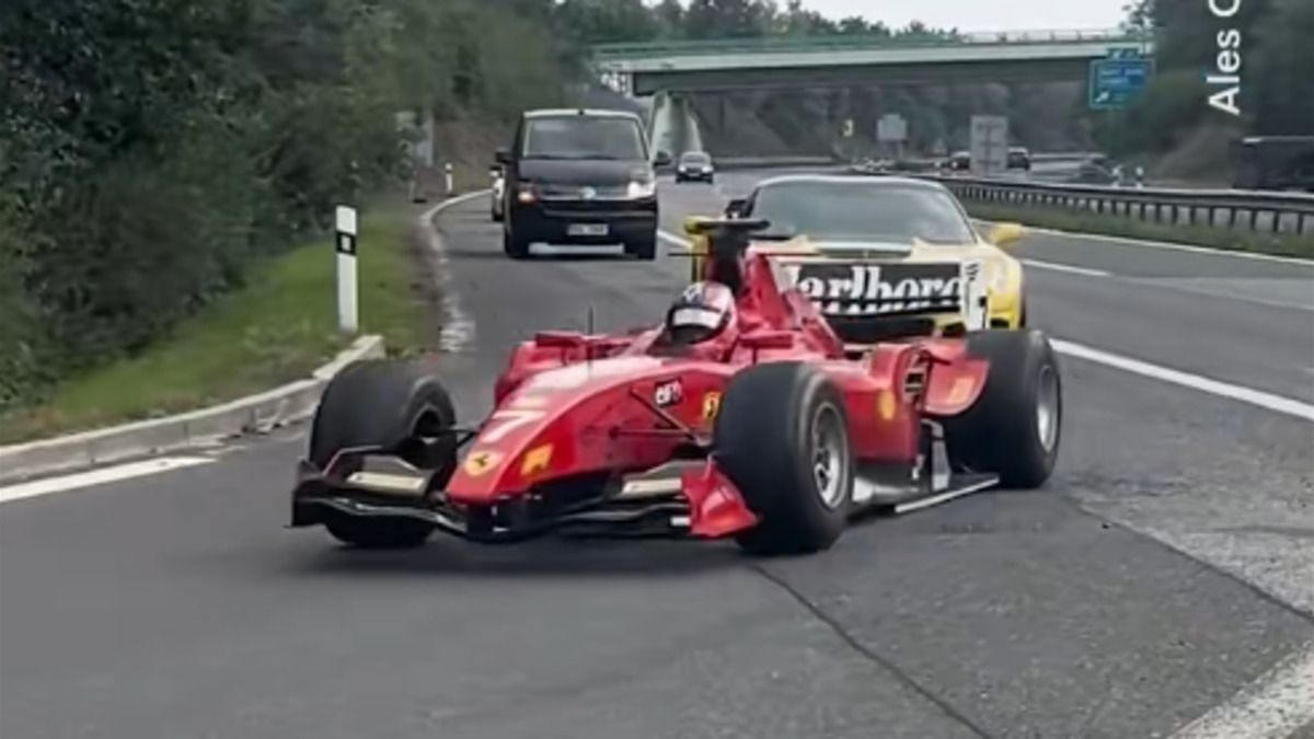 Призрака Формулы-1 задержали в Чехии - видео гонок на дорогах Призрака Формулы-1 задержали в Чехии - видео гонок на дорогах