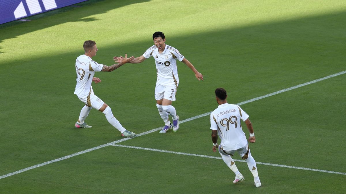 Смоляков віддав дебютний асист у МЛС Смоляков віддав дебютний асист у МЛС