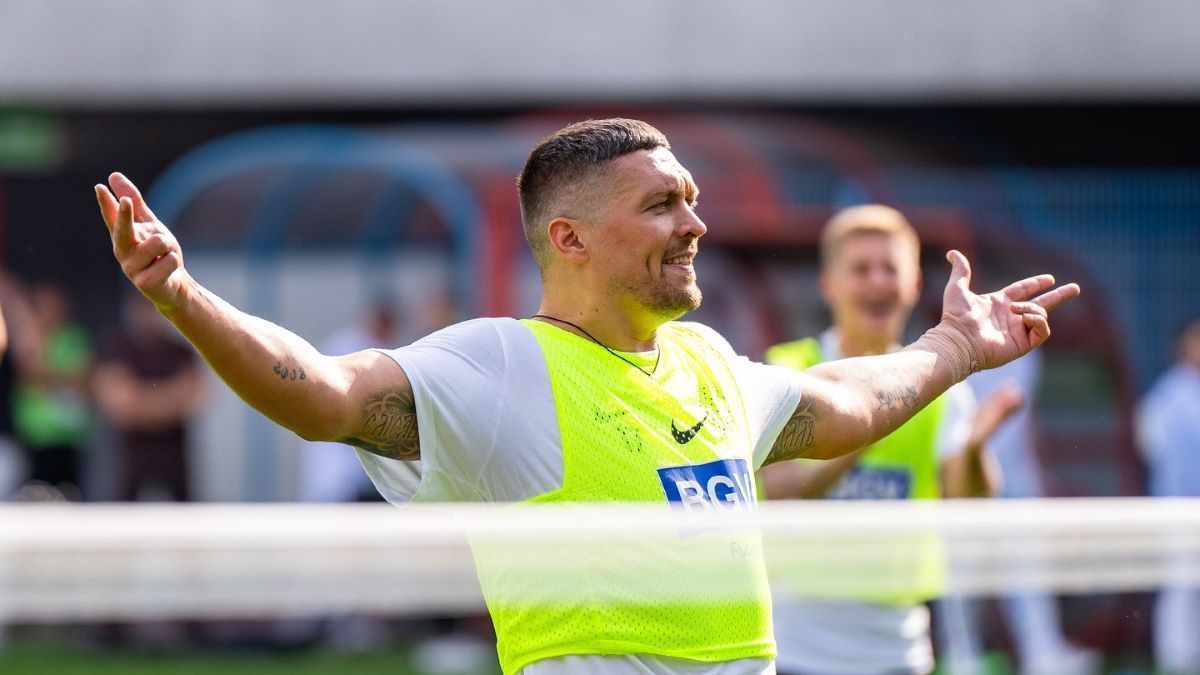 Усик відвідав матч Бенфіка – Карабах Усик відвідав матч Бенфіка – Карабах