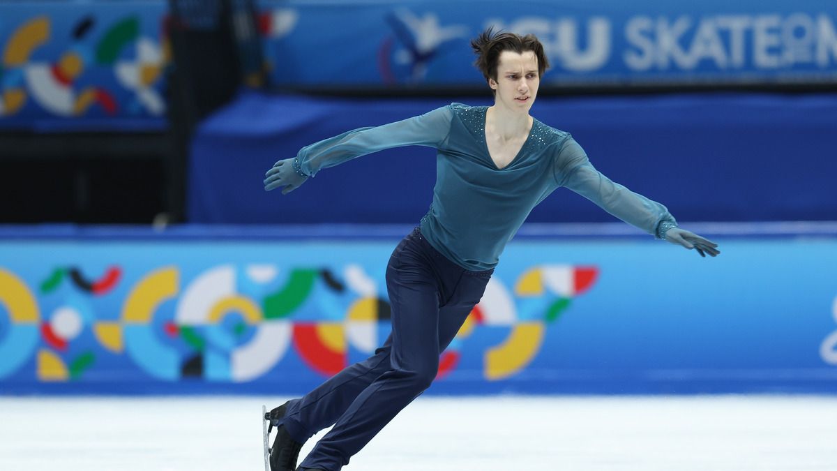 Фигурист Кирилл Марсак посвятил выступление отцу, который воюет на фронте - видео Фигурист Кирилл Марсак посвятил выступление отцу, который воюет на фронте - видео