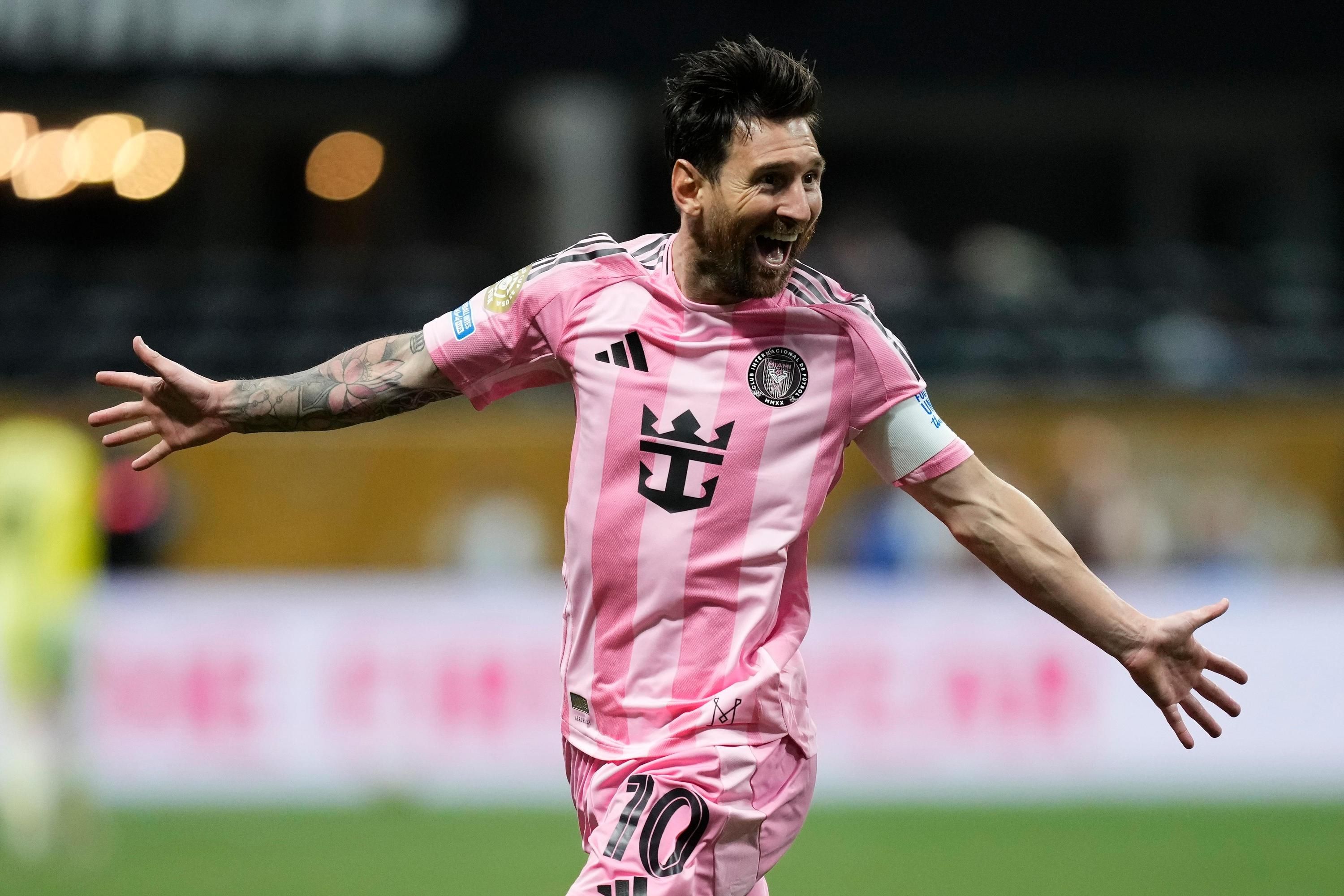 Лионель Месси забил два гола в ворота Нью-Йорк Сити Лионель Месси забил два гола в ворота Нью-Йорк Сити