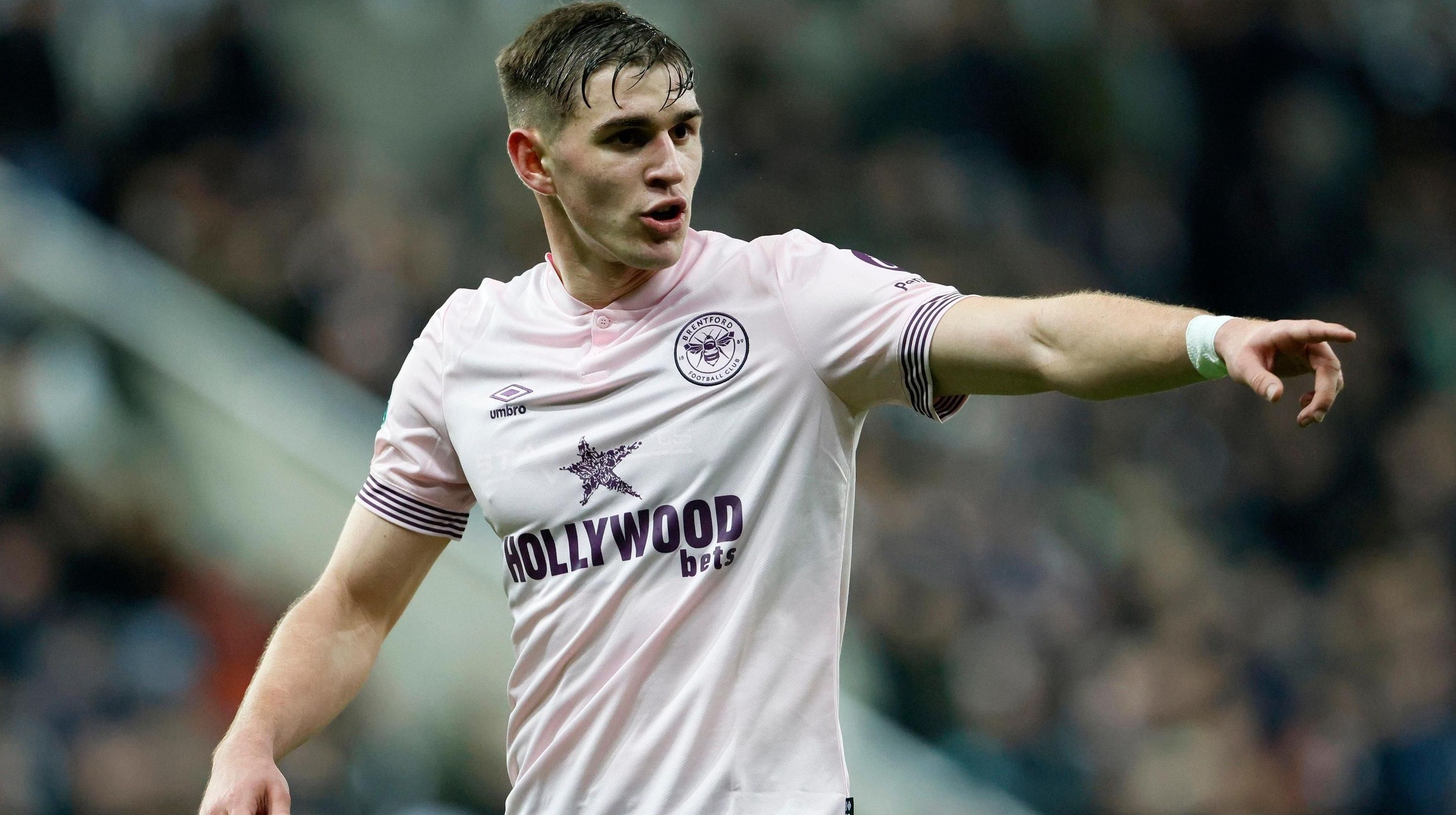 Егор Ярмолюк выиграл с Брентфордом у Манчестер Юнайтед Егор Ярмолюк выиграл с Брентфордом у Манчестер Юнайтед