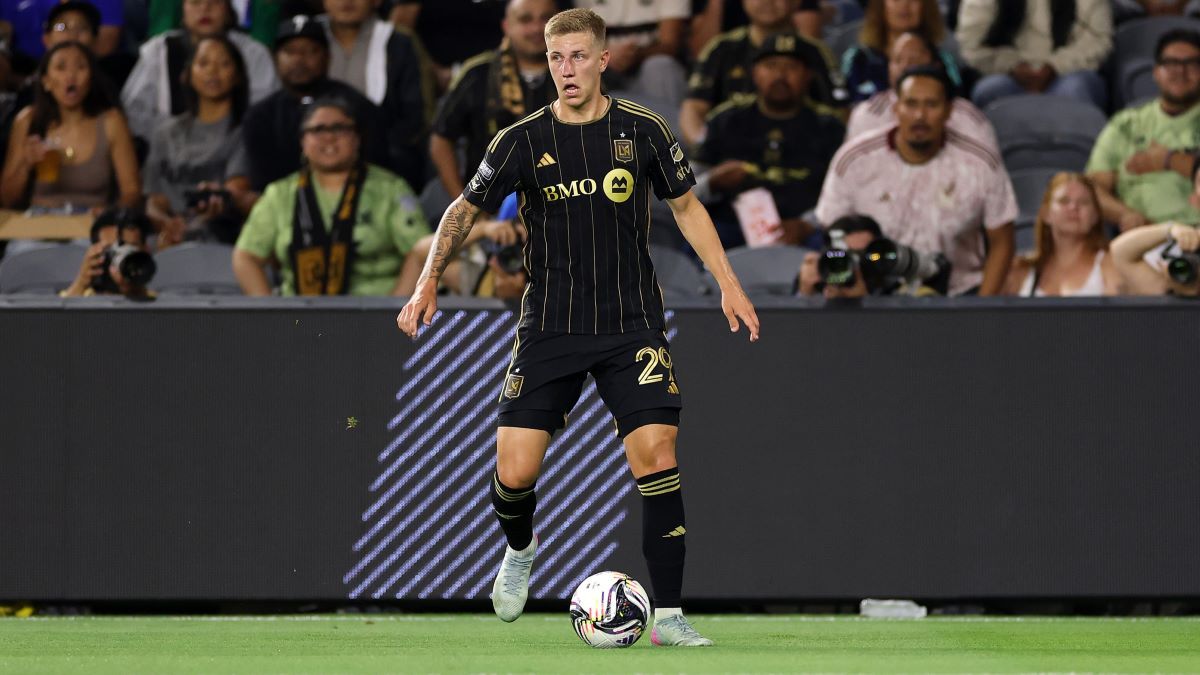 Смоляков віддав два асисти на Сон Хин Міна Смоляков віддав два асисти на Сон Хин Міна