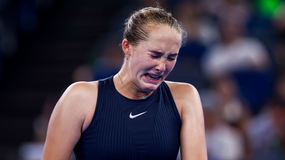 Мірра Андрєєва вилаялася під час матчу Мірра Андрєєва вилаялася під час матчу