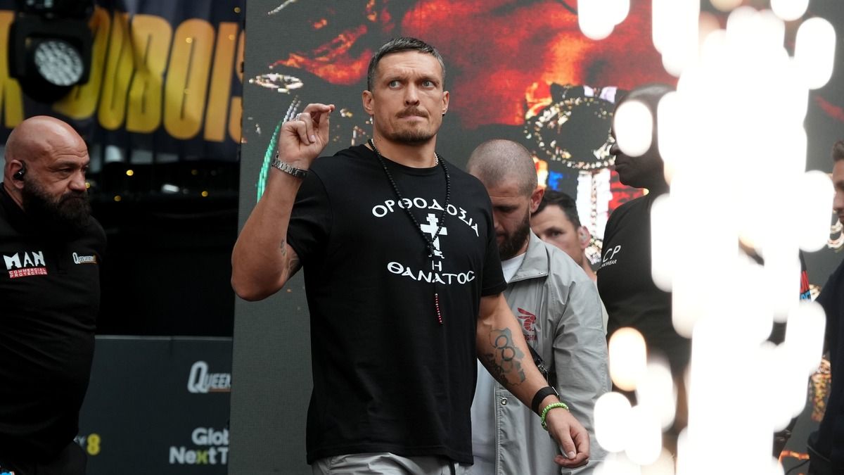 Усик висловився про українців, які виїхали за кордон через війну Усик висловився про українців, які виїхали за кордон через війну