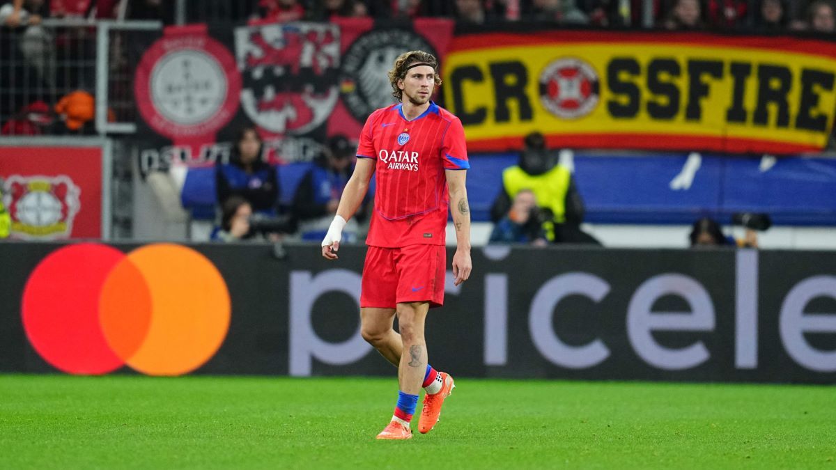 Забарного розкритикували після матчу Баєр – ПСЖ Забарного розкритикували після матчу Баєр – ПСЖ