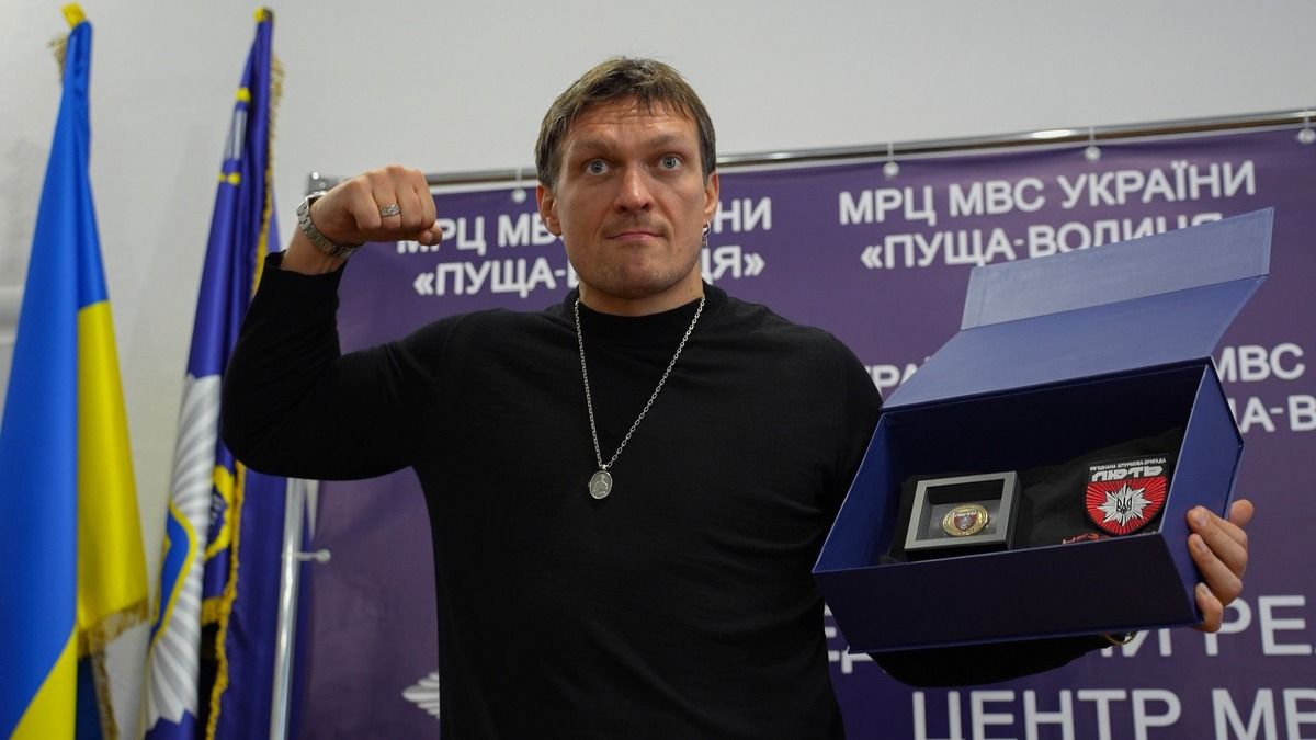 Усик розповів від кого отримав пропозиції про наступний бій Усик розповів від кого отримав пропозиції про наступний бій