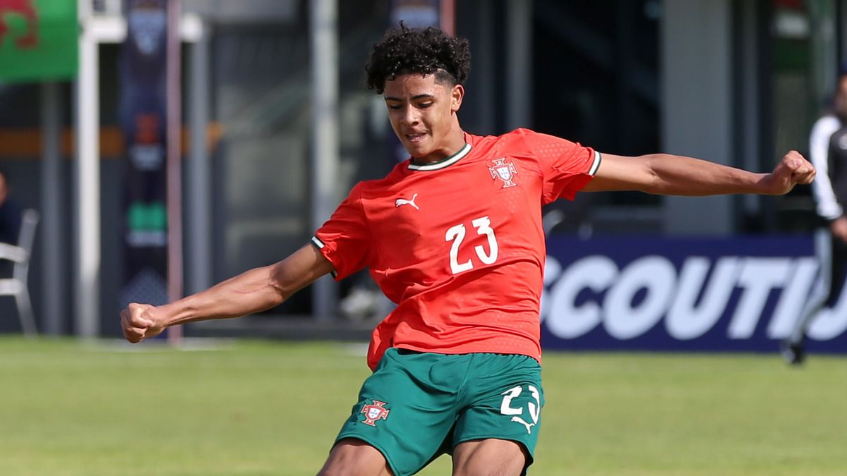 Сын Роналду забил гол за сборную Португалии U-16 - видео Сын Роналду забил гол за сборную Португалии U-16 - видео