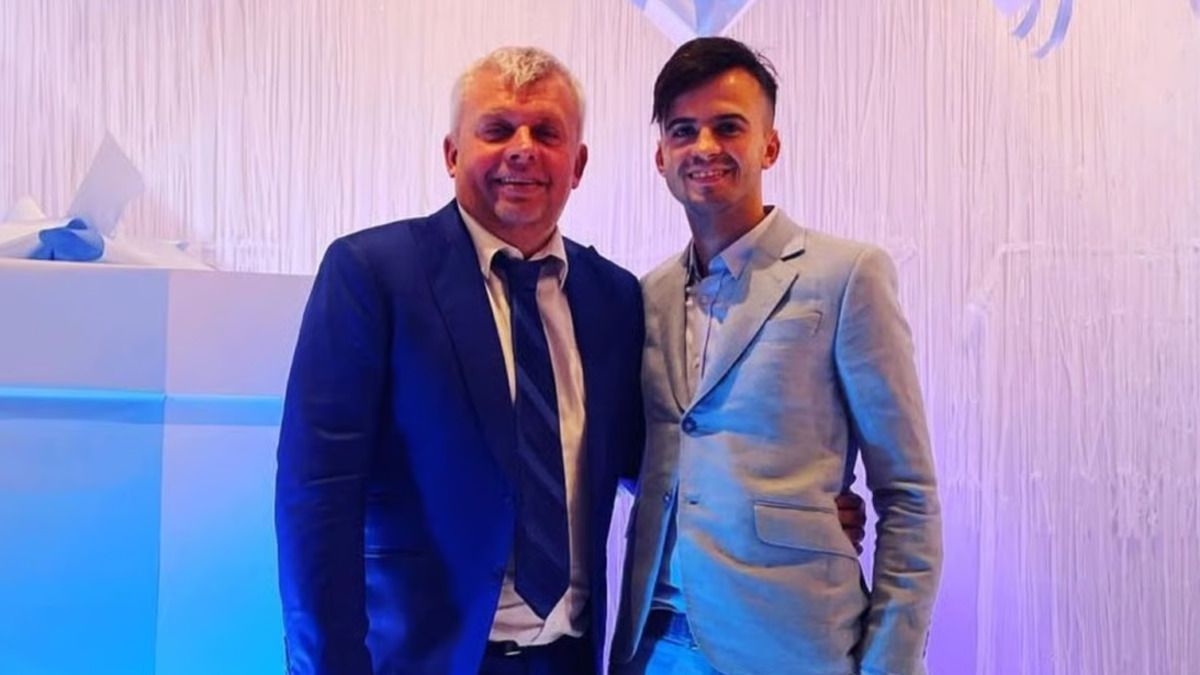 Син Козловського розкритикував батька за некомпетентність у футболі Син Козловського розкритикував батька за некомпетентність у футболі