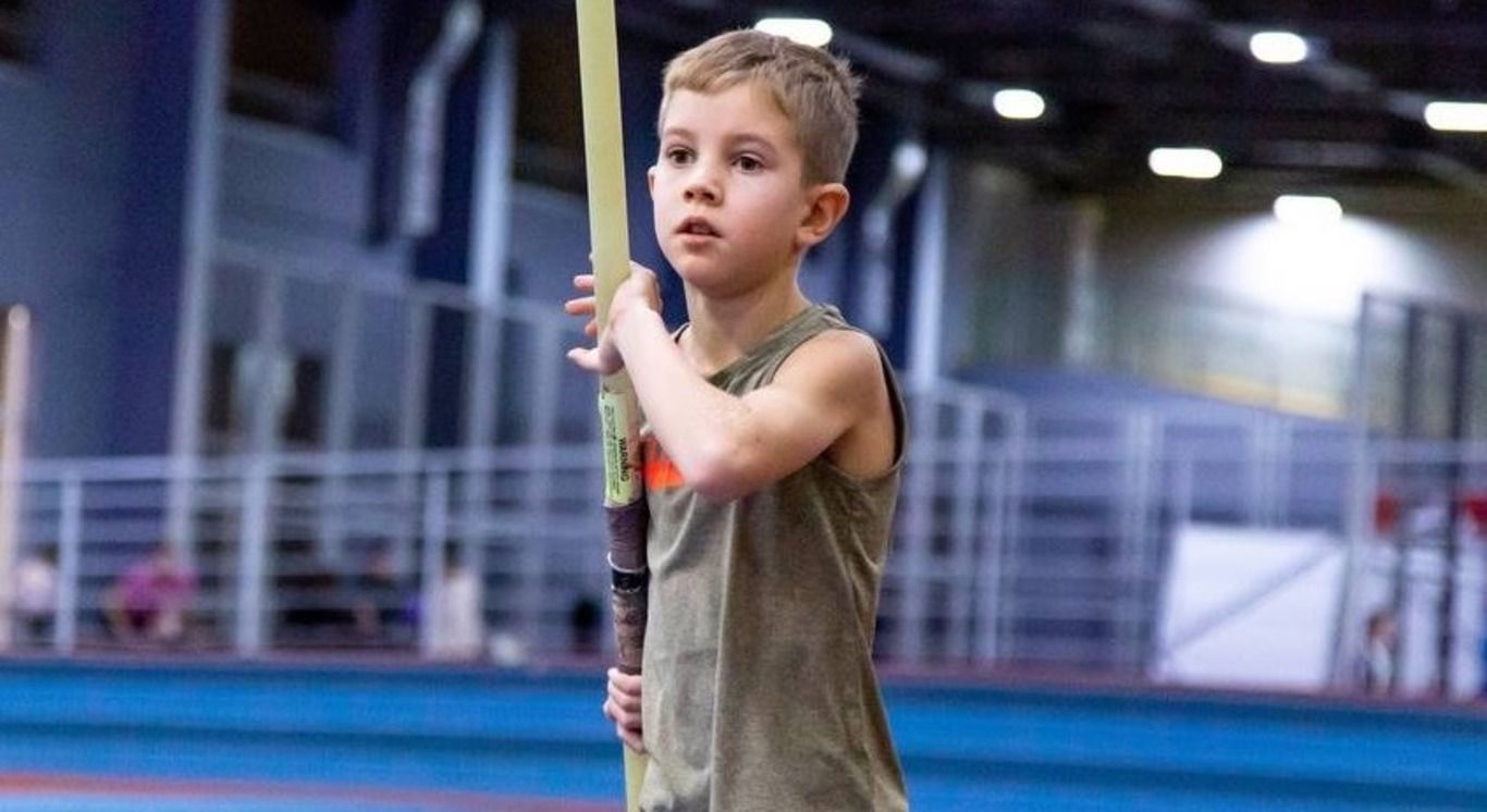 Матвей Строгалев покорил высоту 4 метра