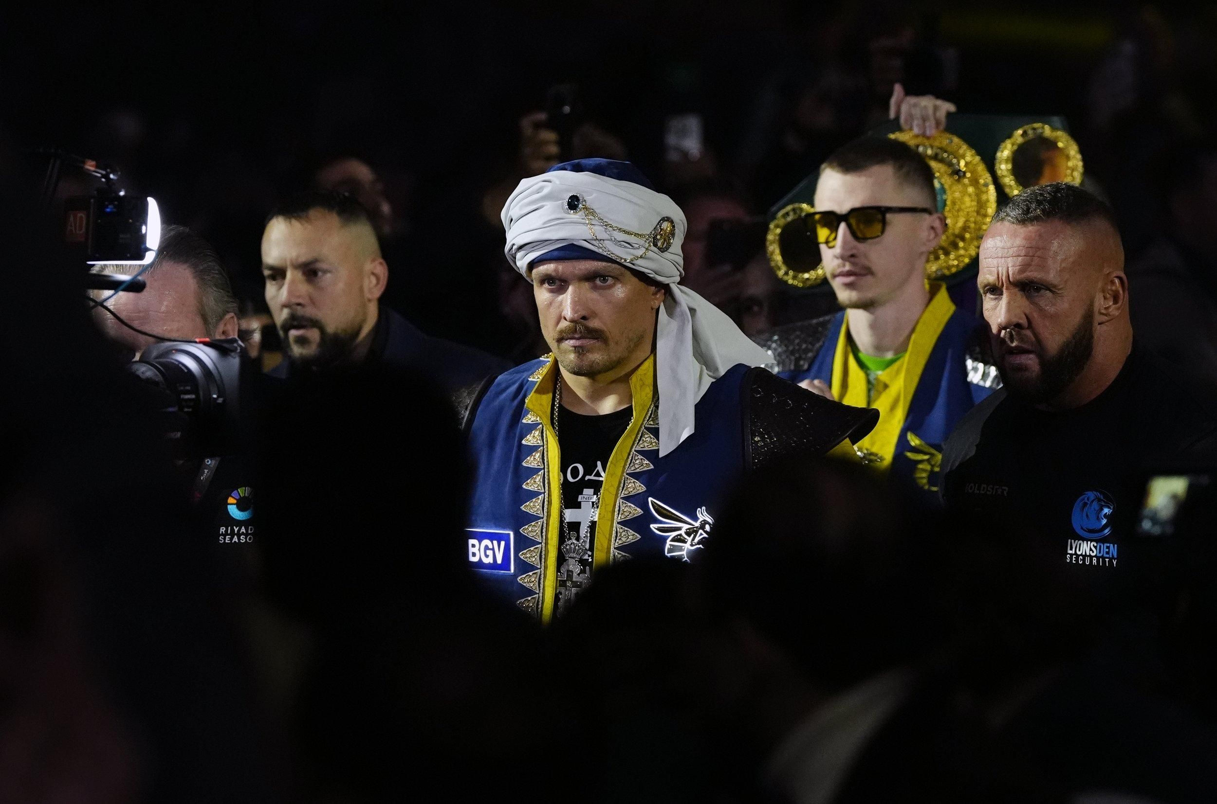 Усик показав свої вміння читати реп