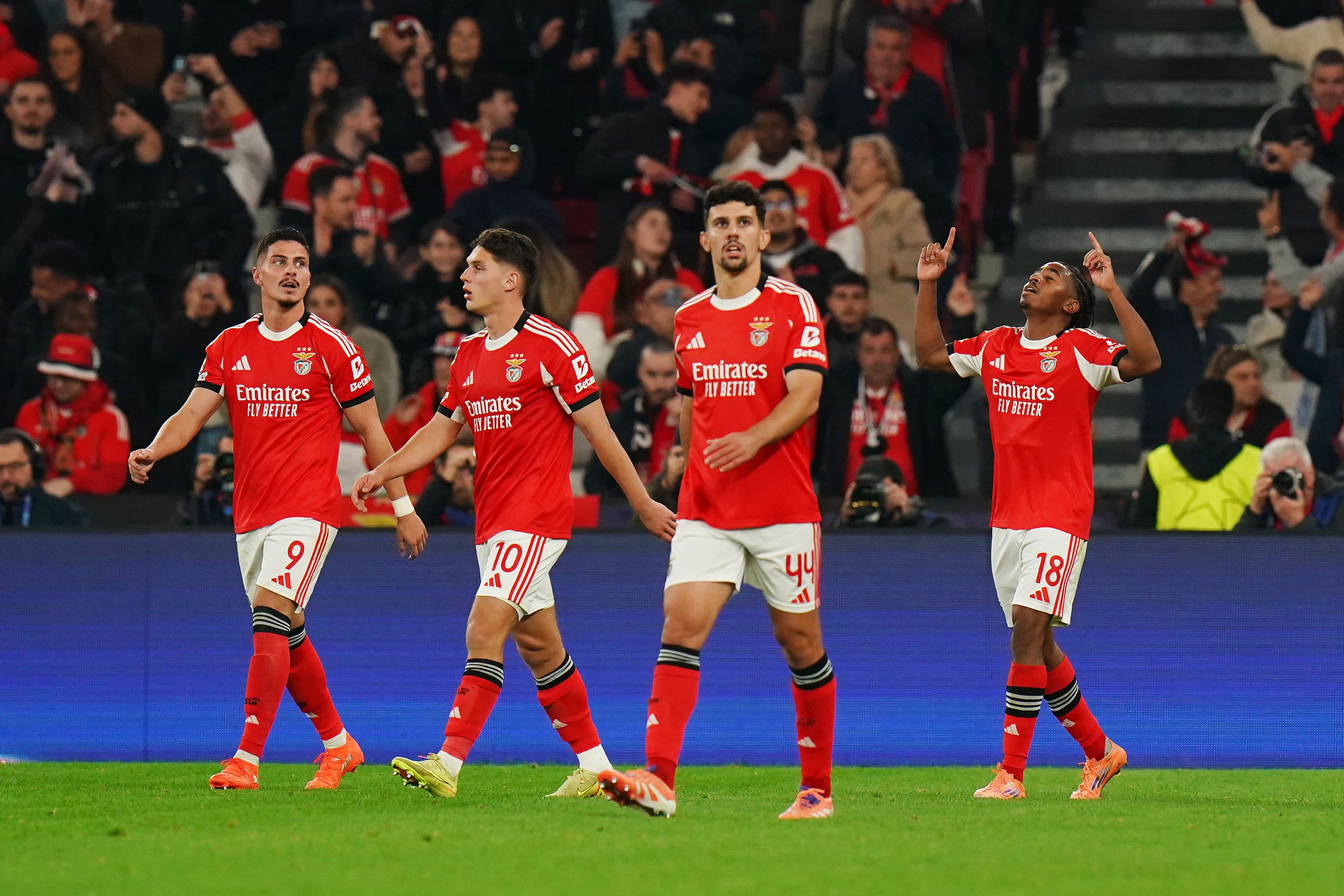 Бенфика обыграла Наполи в Лиге чемпионов Бенфика обыграла Наполи в Лиге чемпионов