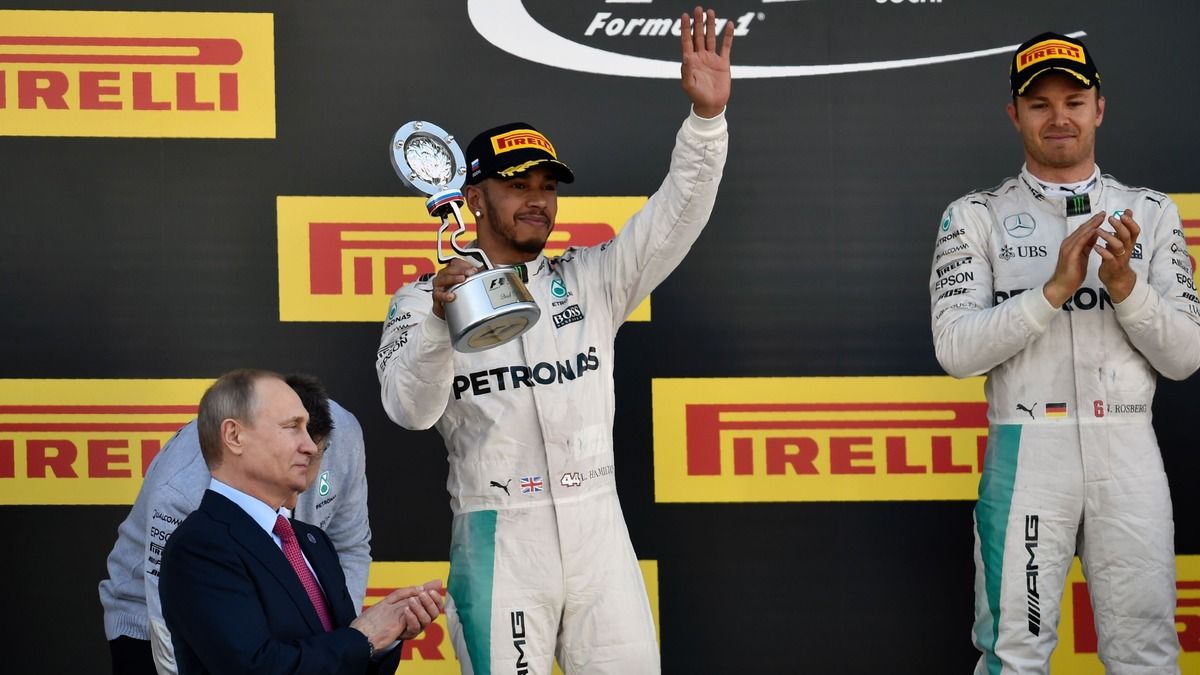 Как Путина проигнорировал победитель Гран-при России 2016 Нико Росберг - видео Как Путина проигнорировал победитель Гран-при России 2016 Нико Росберг - видео