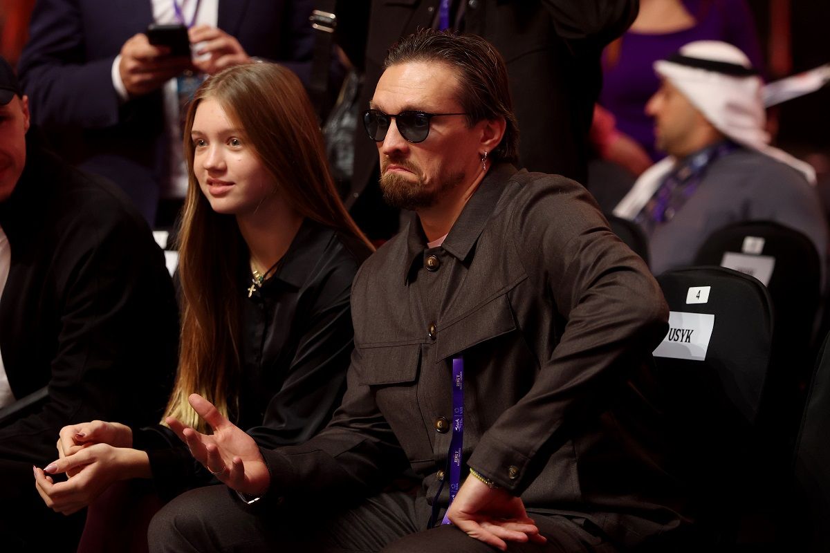 Как выглядит старшая дочь Усика, Елизавета - фото с вечера бокса 27 декабря