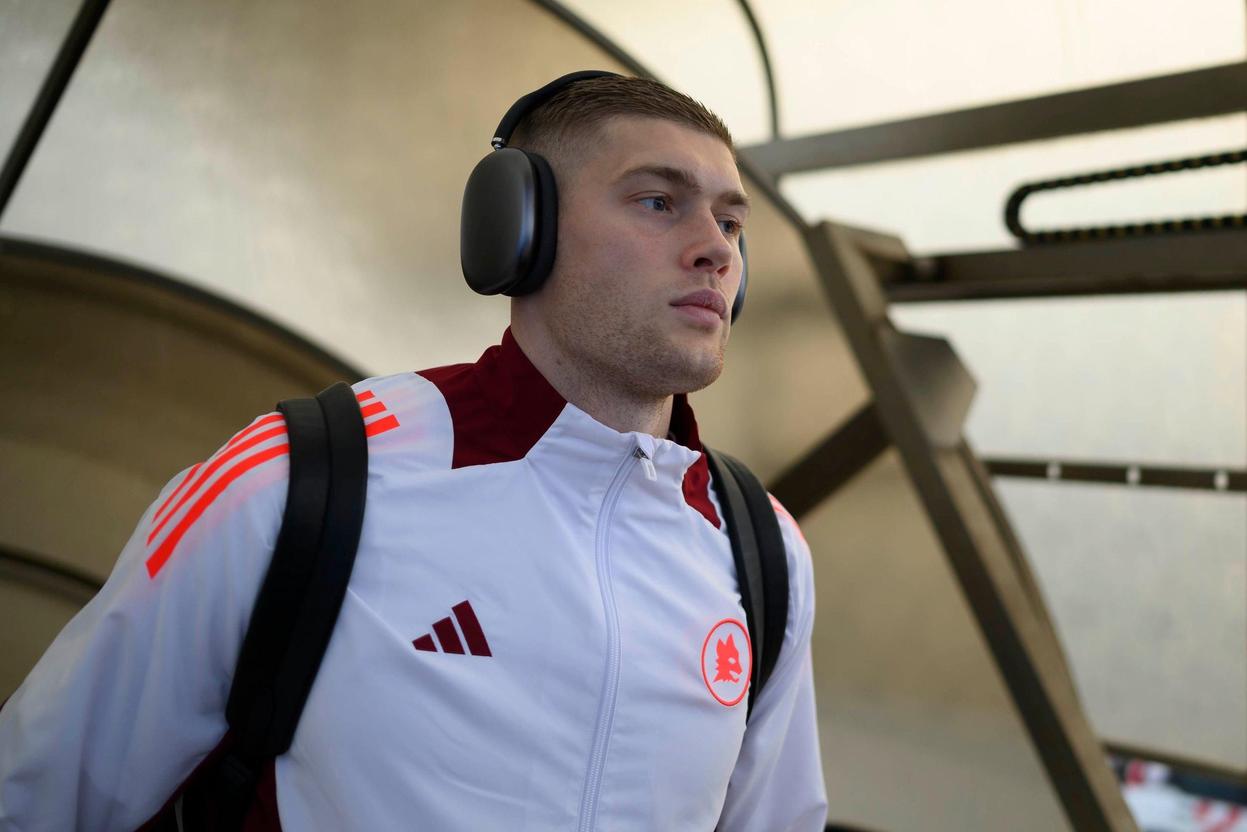 Артем Довбик відмовився переїжджати в АПЛ - що відомо