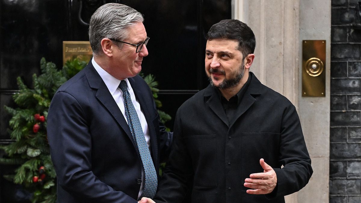 Зеленський провів розмову зі Стармером про кошти Абрамовича від продажу Челсі