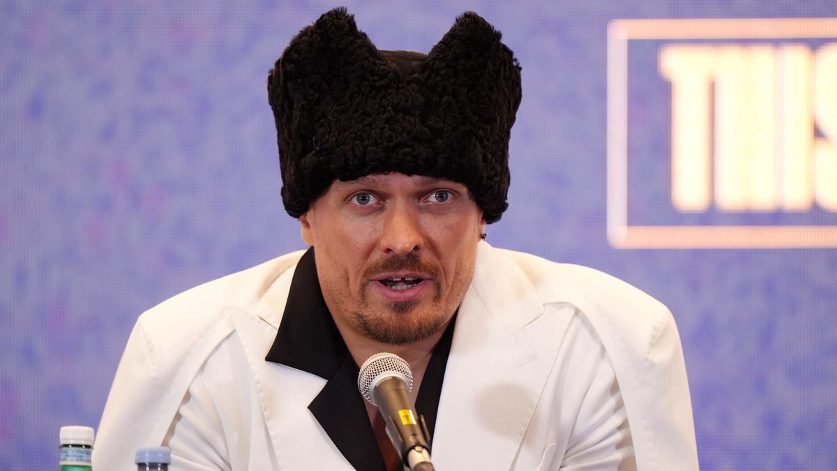 Усик звернувся до українців - що попросив чемпіон світу - відео Усик звернувся до українців - що попросив чемпіон світу - відео