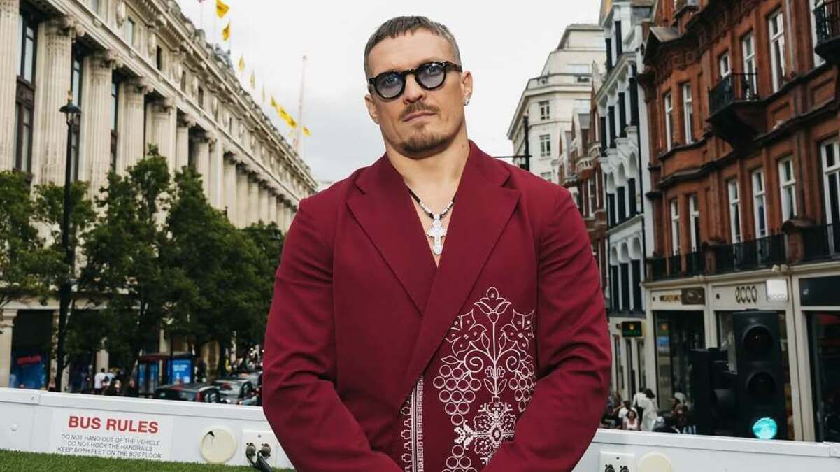 Олександр Усик у дизайнерському костюмі Олександр Усик у дизайнерському костюмі