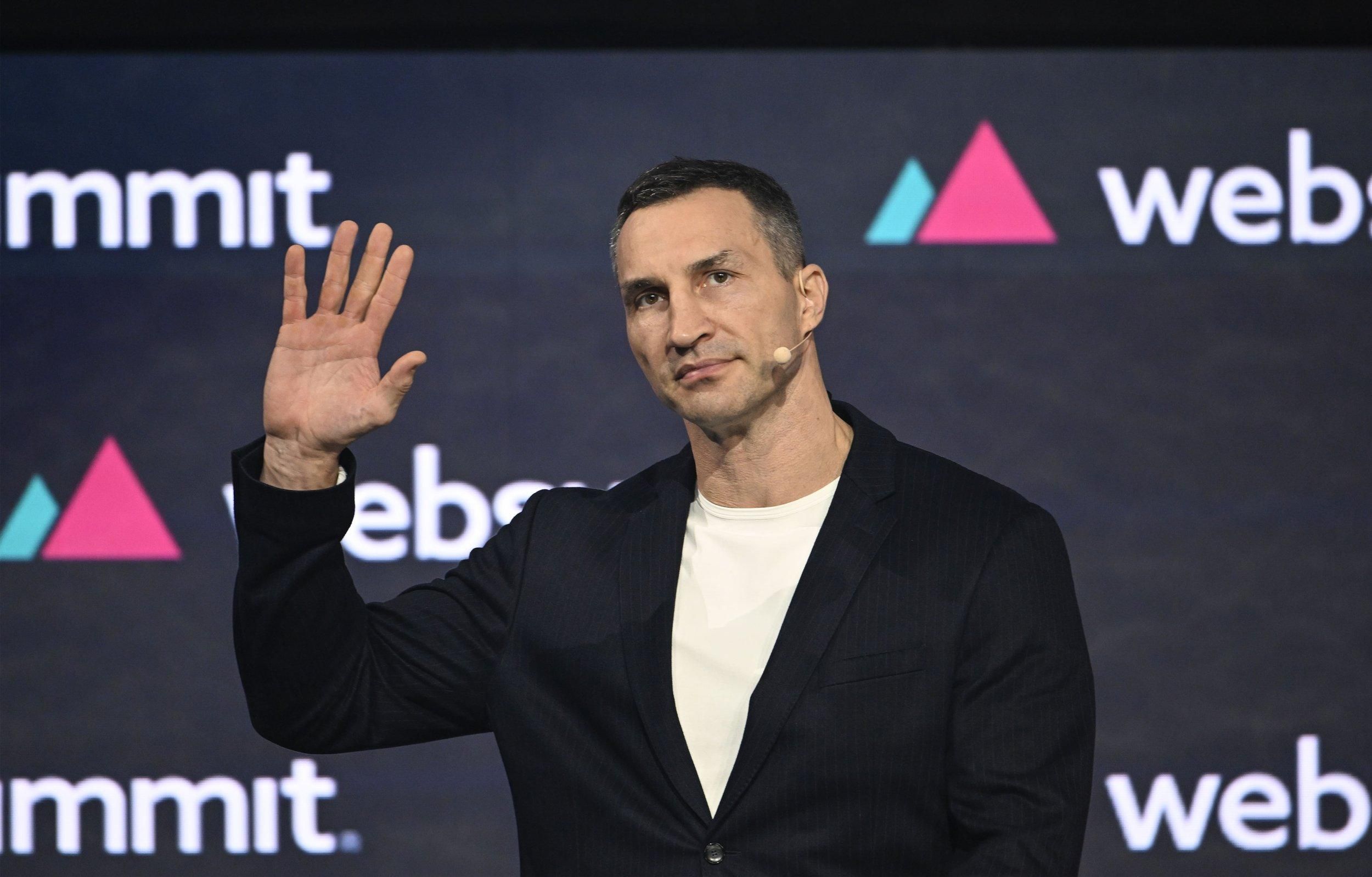 Володимир Кличко поки не повертатиметься в бокс