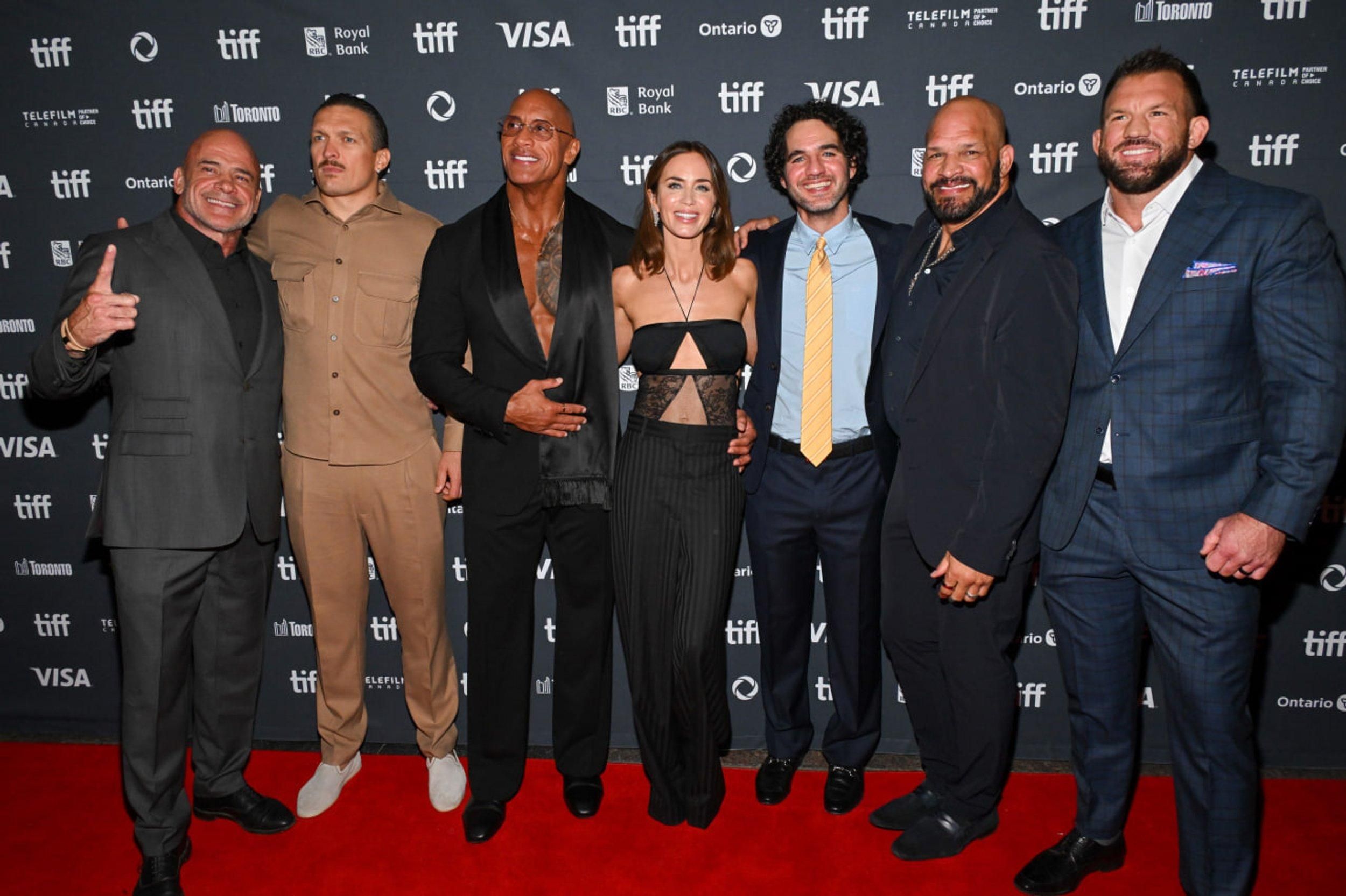 Александр Усик среди актерского состава фильма "Несокрушимый"