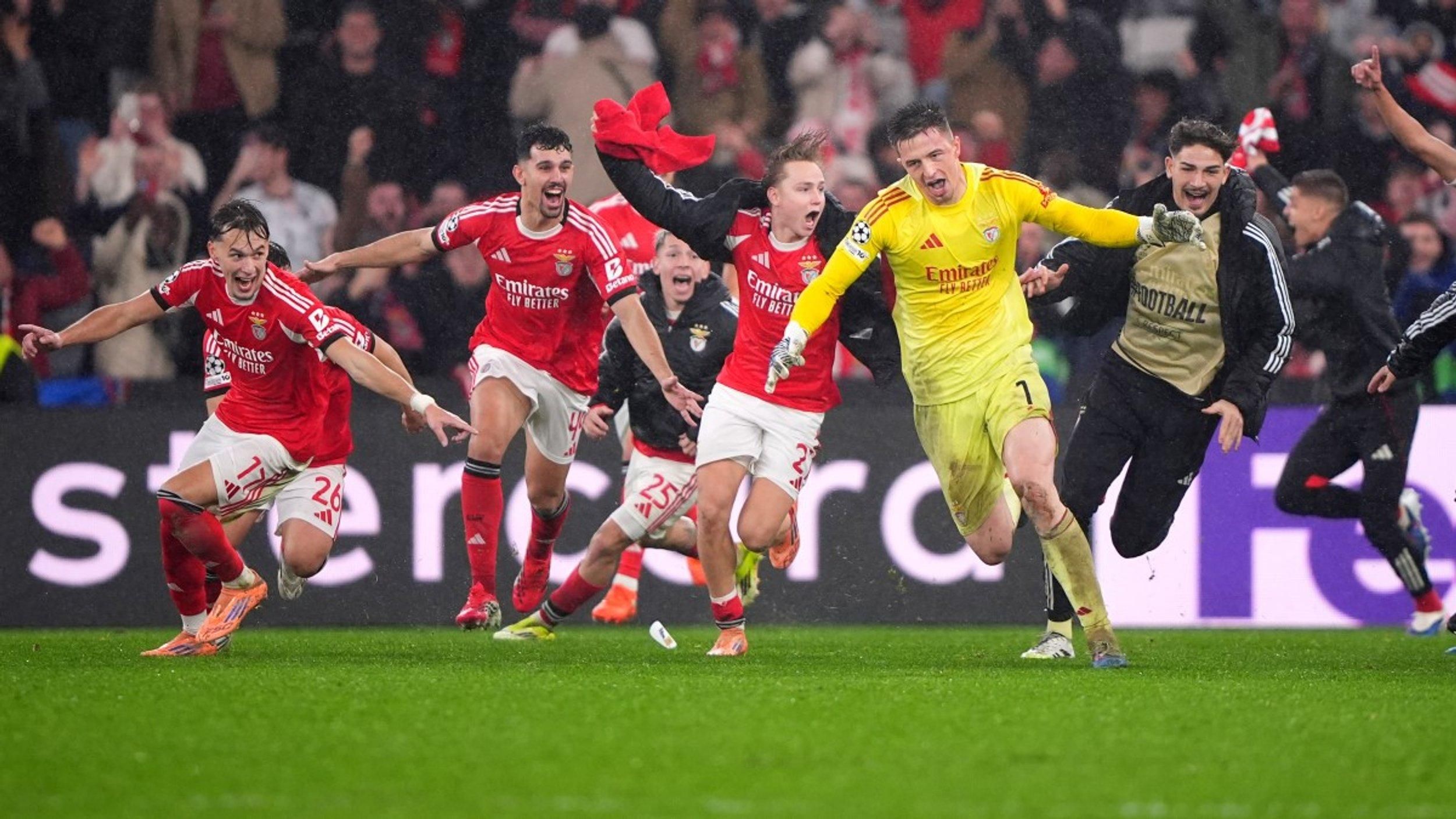 Кто из вратарей забивал в ЛЧ до Трубина