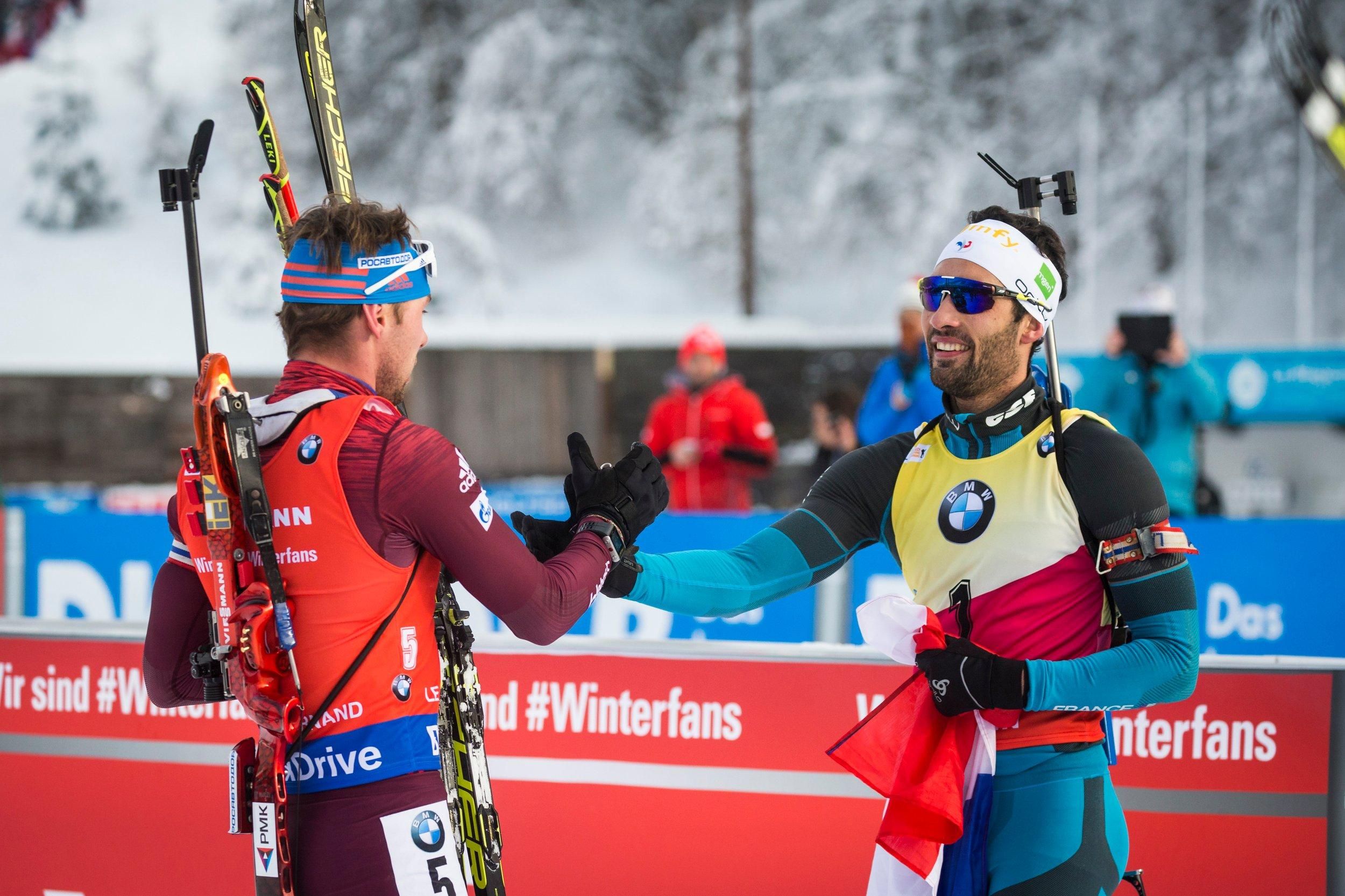 Мартен Фуркад жмет руку россиянину