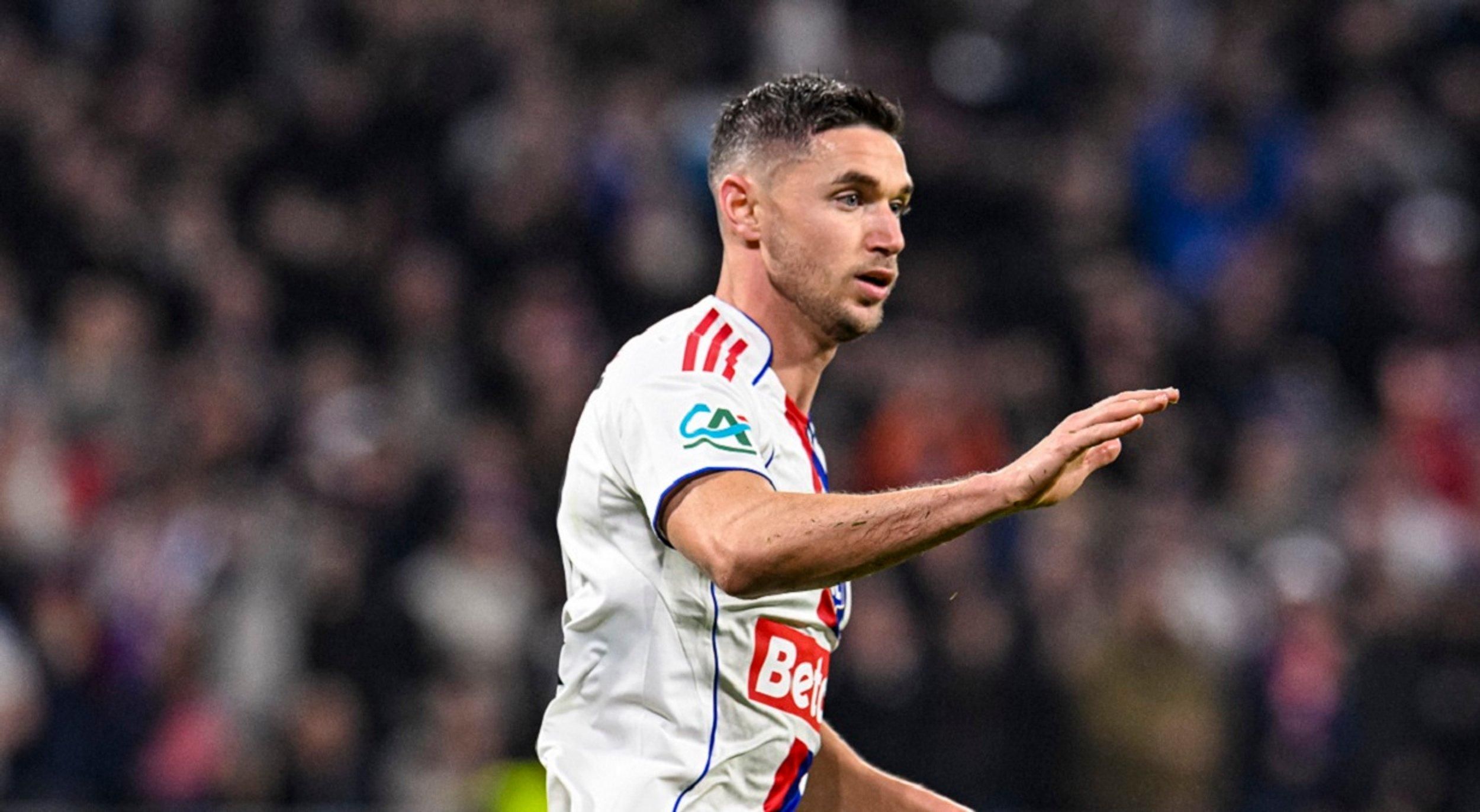 Роман Яремчук может остаться в Лионе