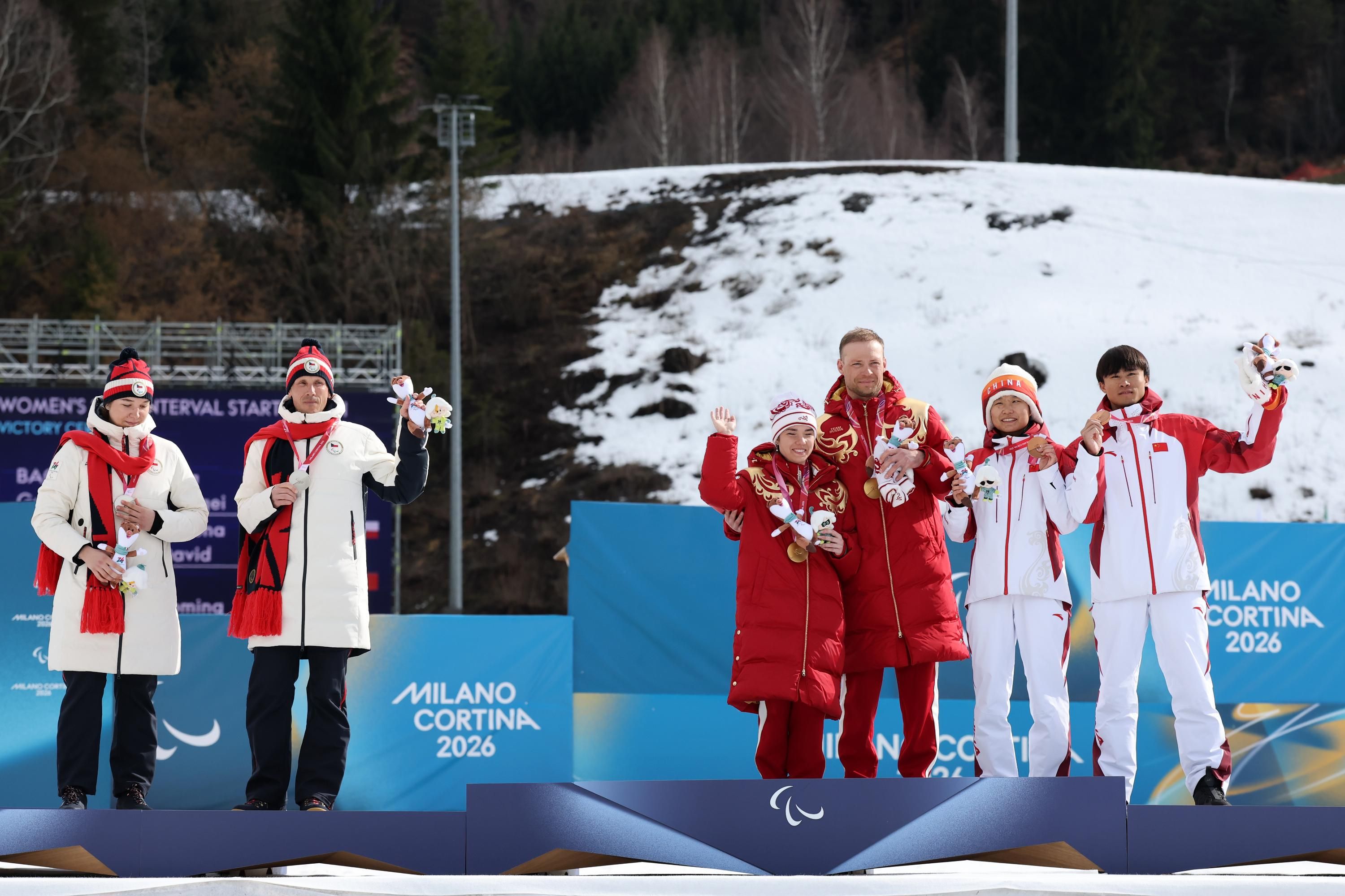 Чеська спортсменка відмовилася знімати шапку під час гімну Росії Чеська спортсменка відмовилася знімати шапку під час гімну Росії